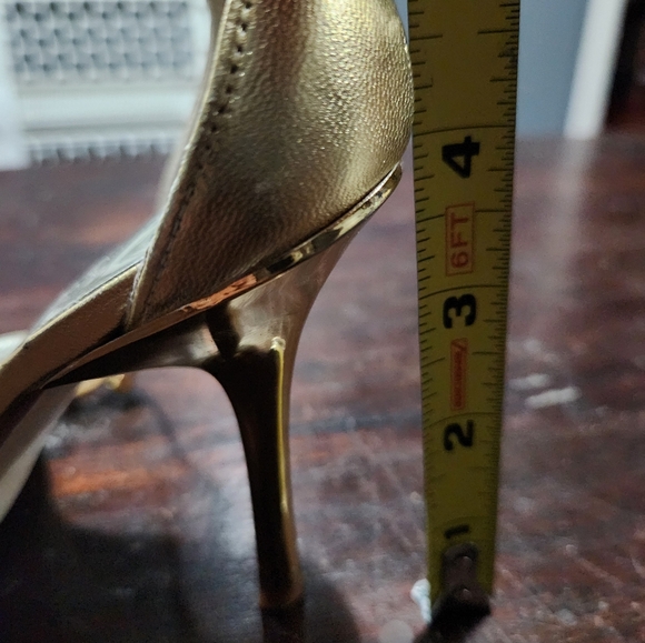 🌸🍀🌺 Gold heels shoes by Guess🌸🌸🌺👠👠 - Picture 10 of 10